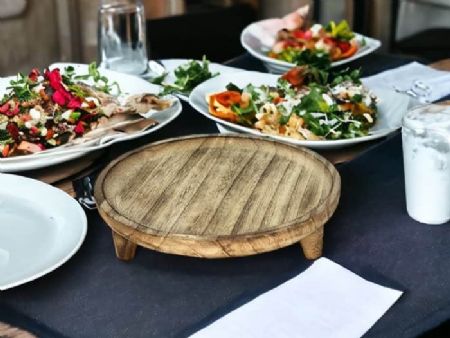 מגש עץ עגול עם רגליים